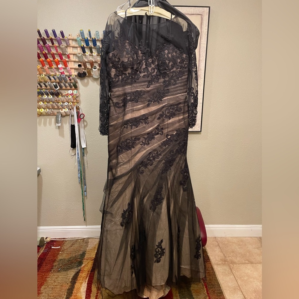 Black Lace Long Sleeve Dress